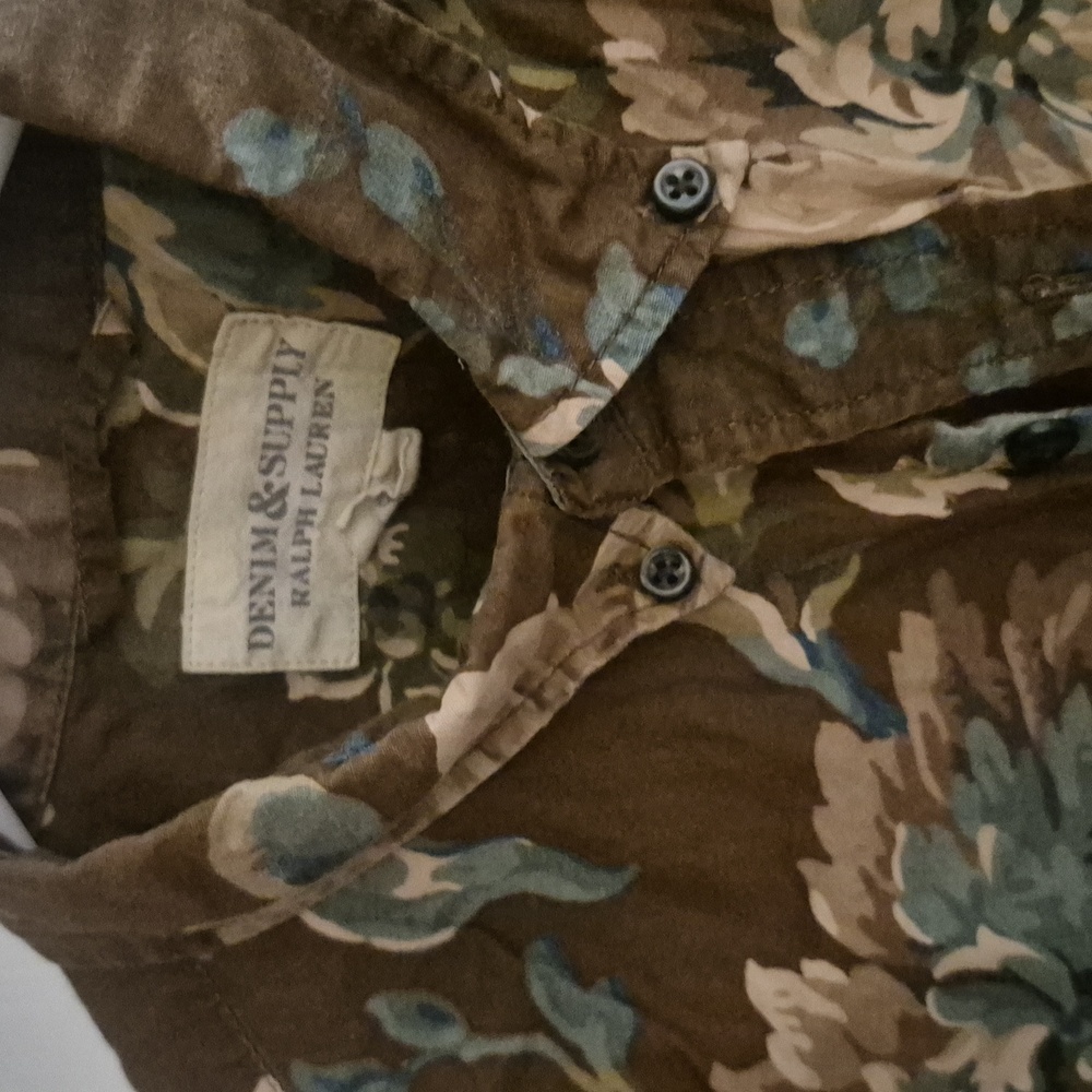 Button Short Sleeve - Picture 2 of 3